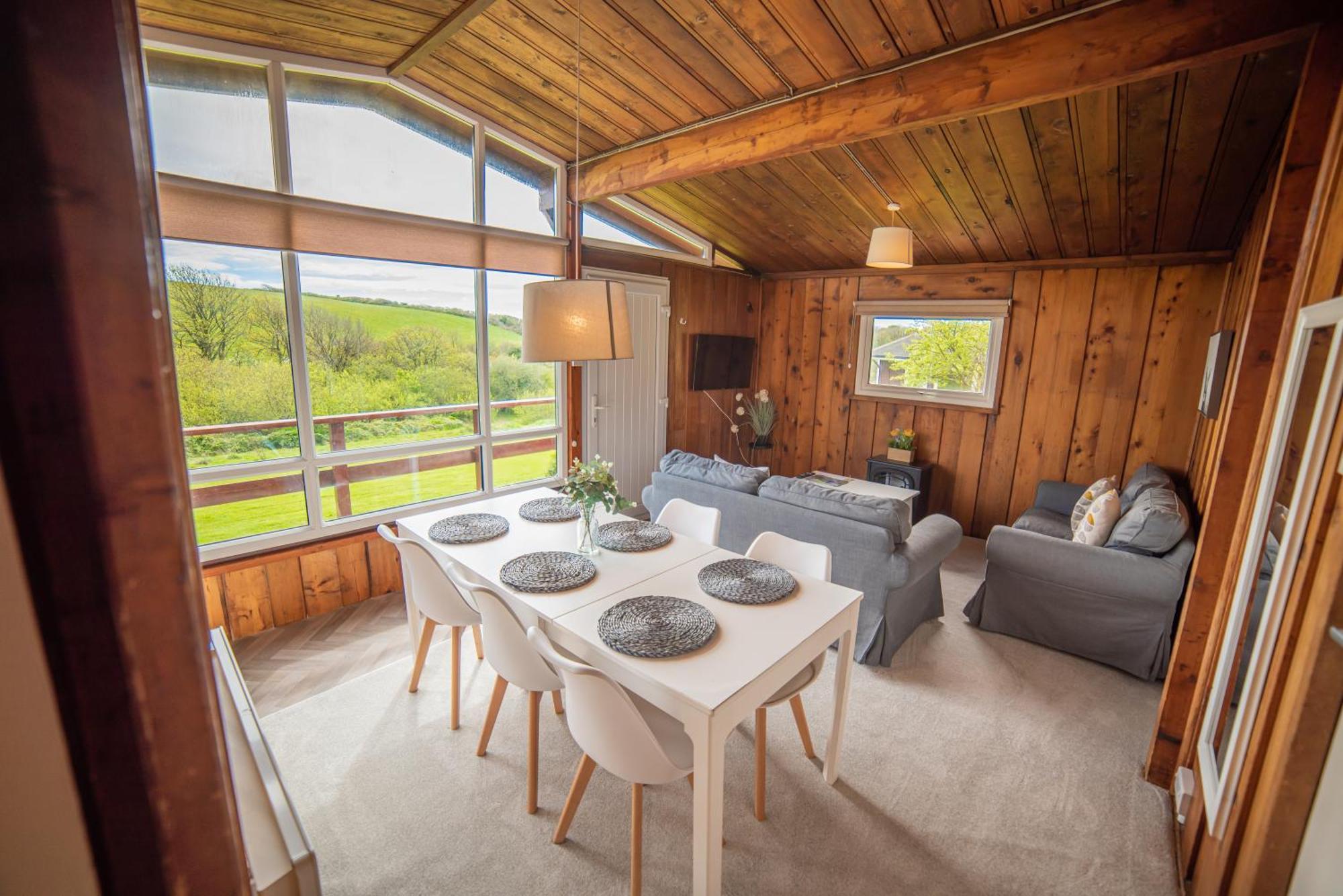 Timber Hill Self Catering Cedar Lodges برود هافن المظهر الخارجي الصورة